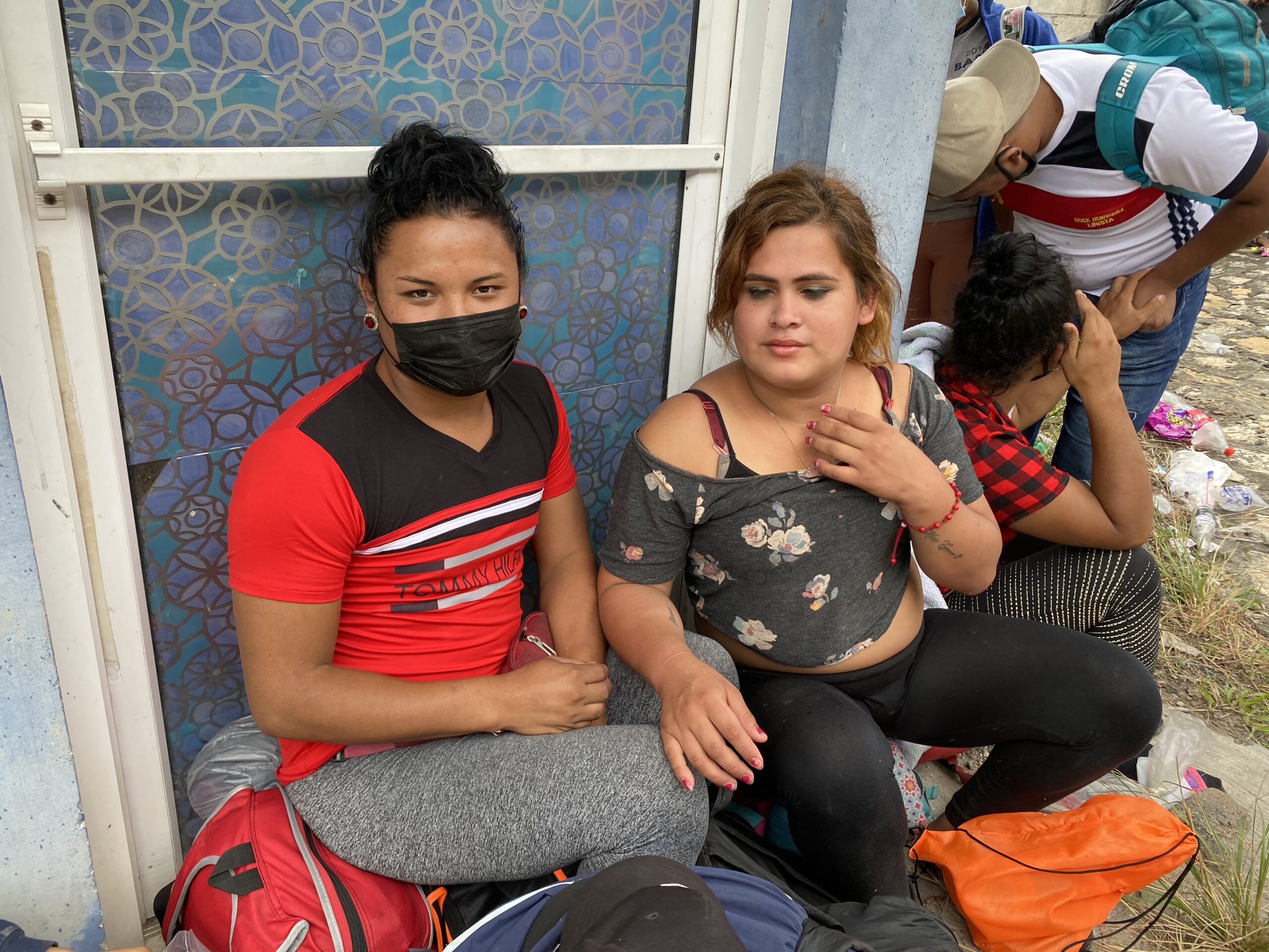 As viven 300 personas LGBT en la primera caravana migrante