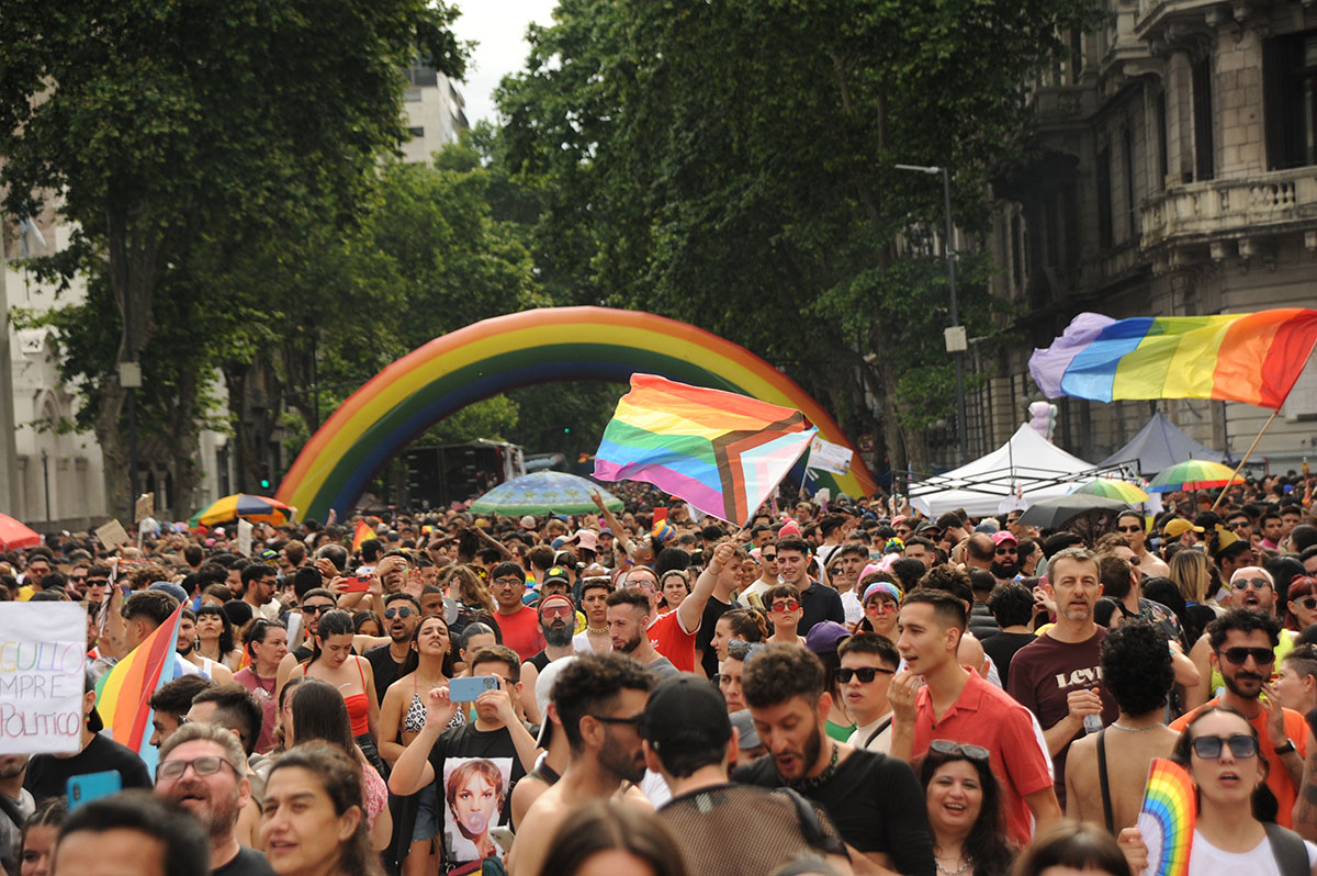 Marcha del Orgullo LGBT en Buenos Aires: Fiesta y reclamos contra ...